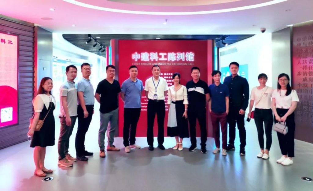 廣東工業設計城領導、深圳中國鋼結構博物館館長、巖星領導合照