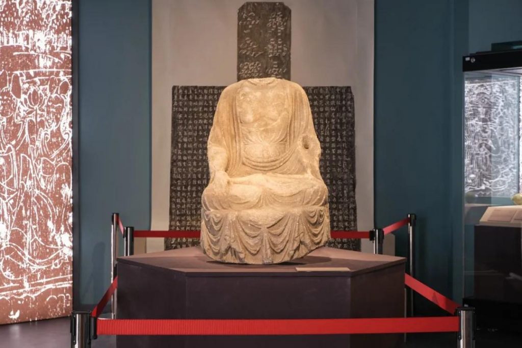 展館設計一張小小的展品說明牌,可以與參觀者的基本經歷相關插圖 展館設計一張小小的展品說明牌,可以與參觀者的基本經歷相關插圖